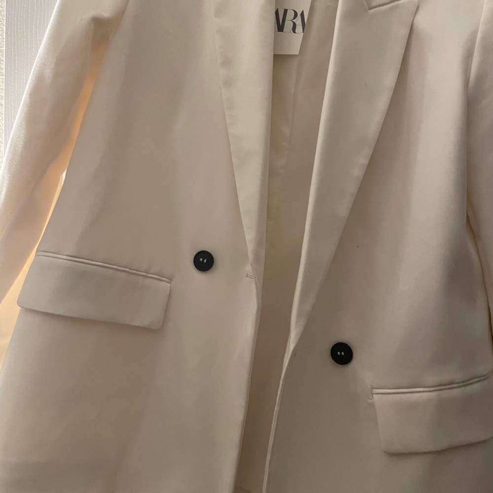 White blazer - Picture 11 of 16
